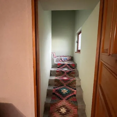 Kuca Za Najam Na Mahmutovcu *